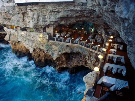 Amazing Restaurants With Incredible Views  