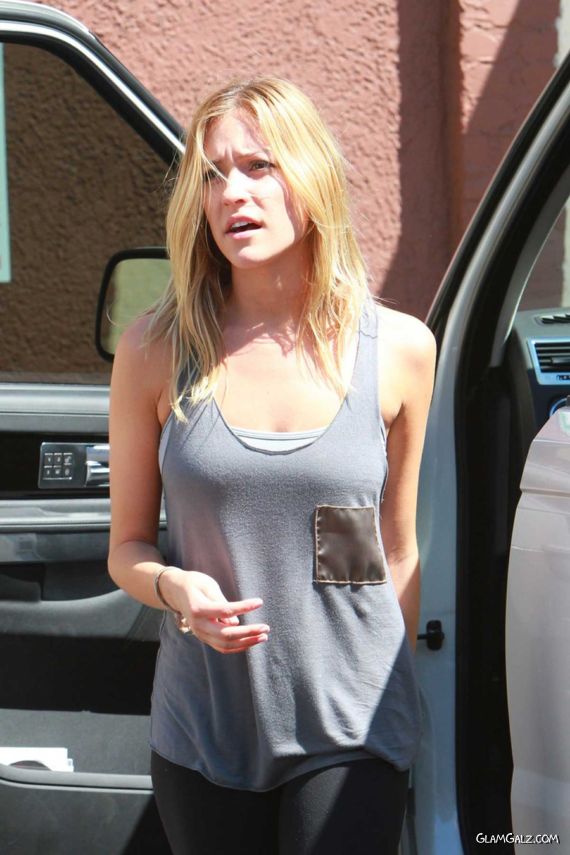 Wowsome Kristin Cavallari Strolling Out