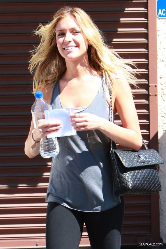 Wowsome Kristin Cavallari Strolling Out