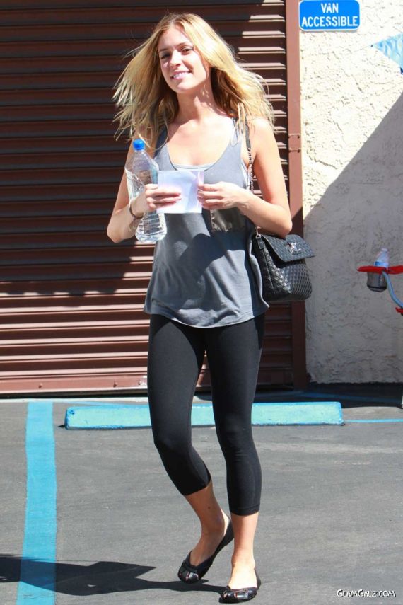 Wowsome Kristin Cavallari Strolling Out