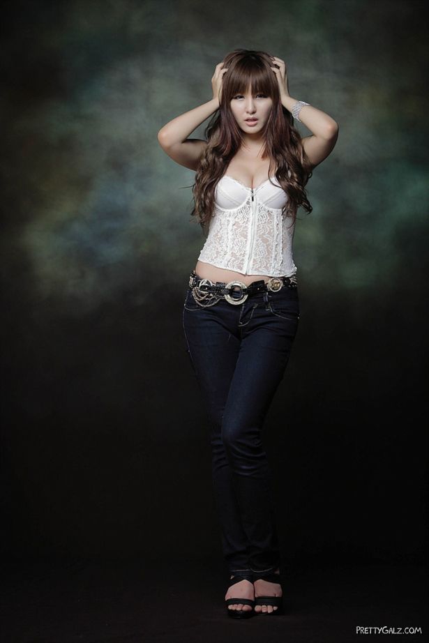 Awesome Ryu Ji Hye Photoshoot
